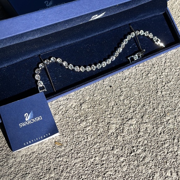Authentic Swarovski tennis bracelet with certificate - Picture 1 of 15